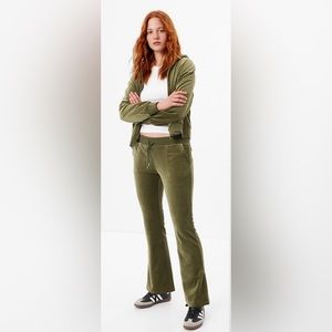 GAP | 34'' inseam Mid Rise Velour Flare Sweatpants Army Green